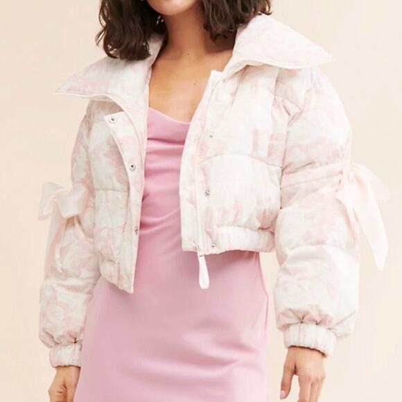 Selkie Jackets & Blazers - Selkie The Castle Marshmallow Puffer Crop Coat Jacket Cream Pink Size Small